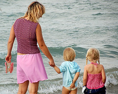 10 Tips for a Safe Family Beach Vacation